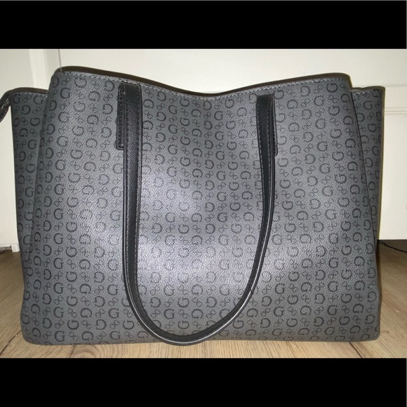 Guess purse for sale - Picture 3 of 3
